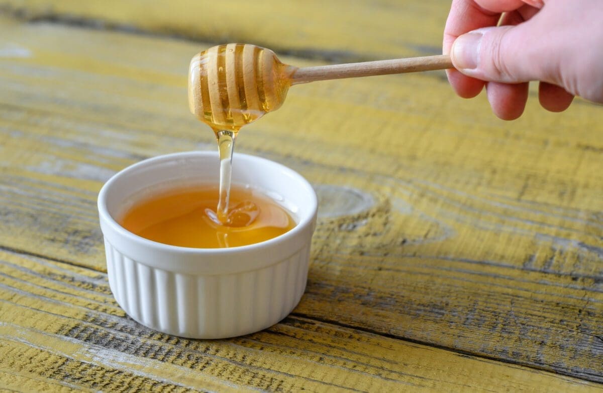 The Benefits of Manuka Honey Before Bed: Restful Sleep in a Jar